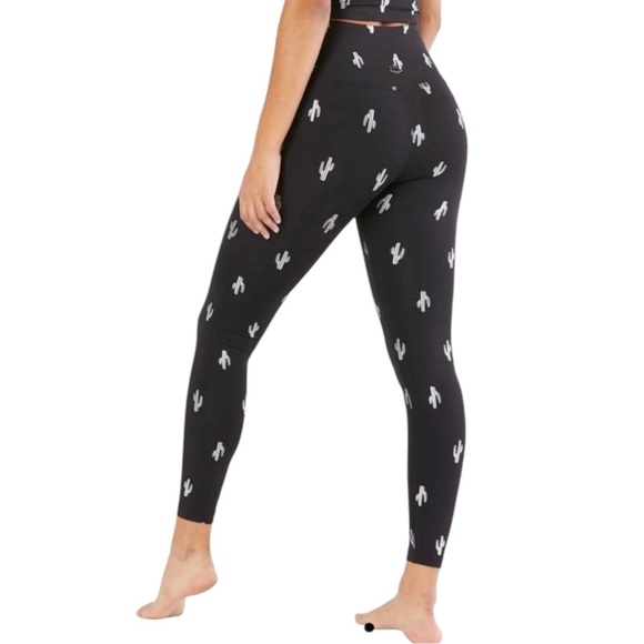 Beyond Yoga Cactus Print High Waisted‎ Leggings Size Medium Black Workout - Picture 3 of 5